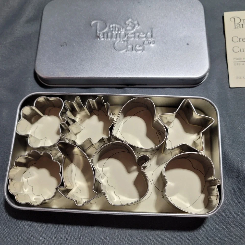 Pampered Chef 2003 Creative Cutters Mini Cookie Cutter Set of 8 Storage Tin 1095